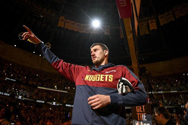 NBA 季后赛次轮 G1 约基奇超神！盘点联盟 70 年代后单场 40+20 之人