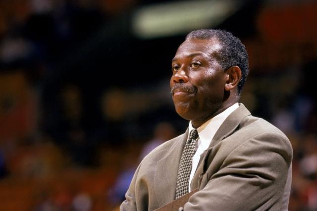 NBA 季后赛次轮 G1 约基奇超神！盘点联盟 70 年代后单场 40+20 之人