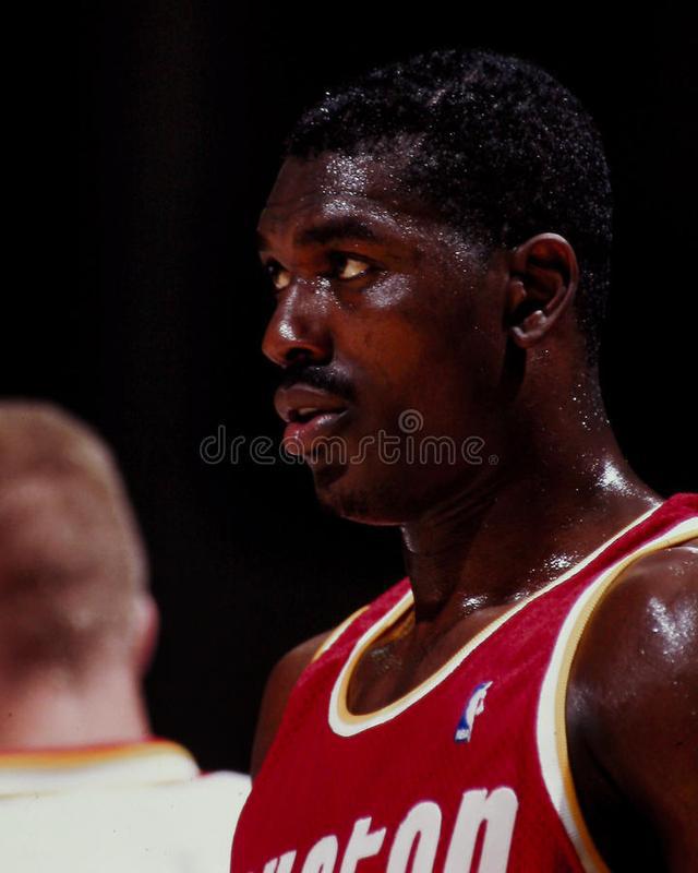 NBA 季后赛次轮 G1 约基奇超神！盘点联盟 70 年代后单场 40+20 之人