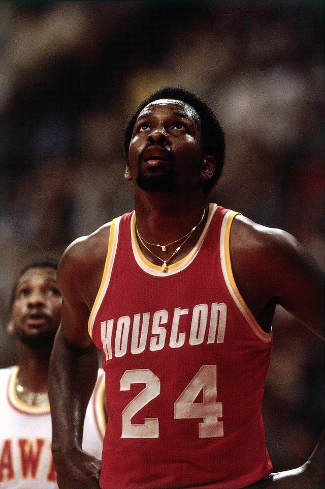 NBA 季后赛次轮 G1 约基奇超神！盘点联盟 70 年代后单场 40+20 之人