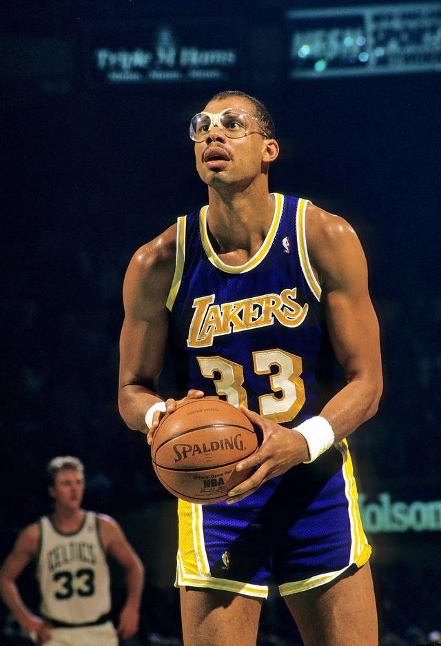 NBA 季后赛次轮 G1 约基奇超神！盘点联盟 70 年代后单场 40+20 之人