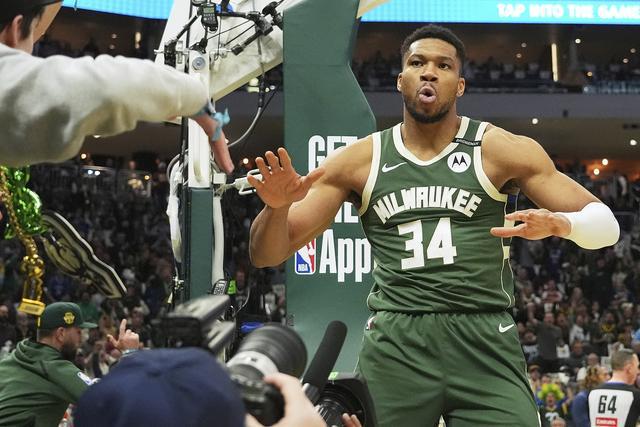 NBA 季后赛次轮 G1 约基奇超神！盘点联盟 70 年代后单场 40+20 之人