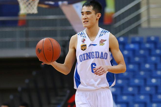 CBA 24 - 25赛季接近尾声，青岛男篮续约刘维伟引关注