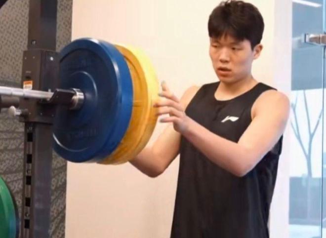 去年未参选引热议，本赛季杨瀚森做好冲击NBA准备，王治郅指出其速度问题