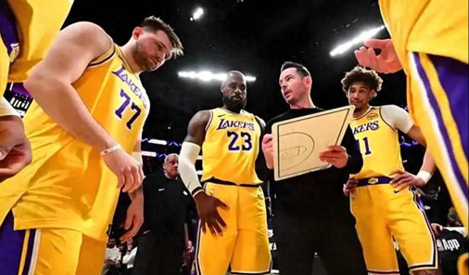NBA 半决赛激战，多队爆冷，湖人引援遇阻，名嘴解析现状
