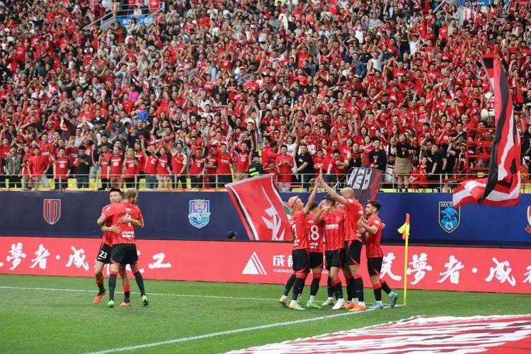 成都蓉城北京国安强势取分，上海申花硬仗遇伤病考验