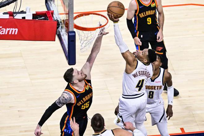NBA 季后赛东西部半决赛激战正酣，掘金绝杀引关注，系列赛形势受热议