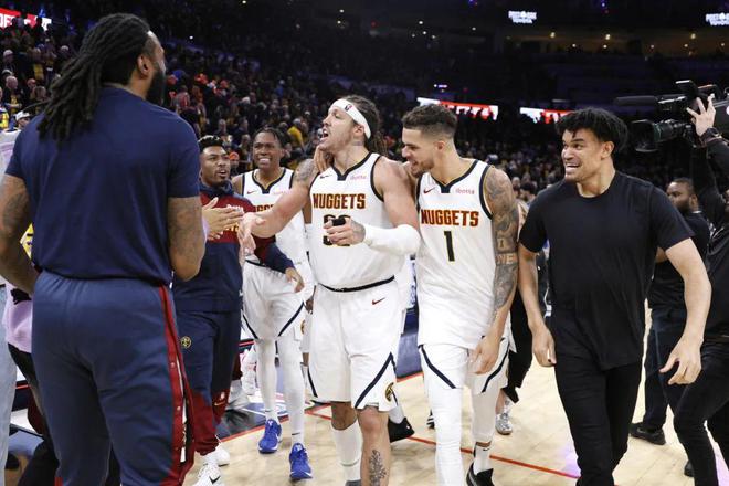 NBA 季后赛东西部半决赛激战正酣，掘金绝杀引关注，系列赛形势受热议