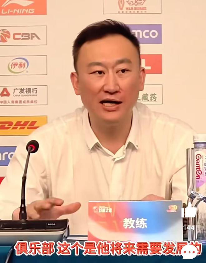 CBA青岛男篮与刘维伟续约，争议少帅凭实力留任