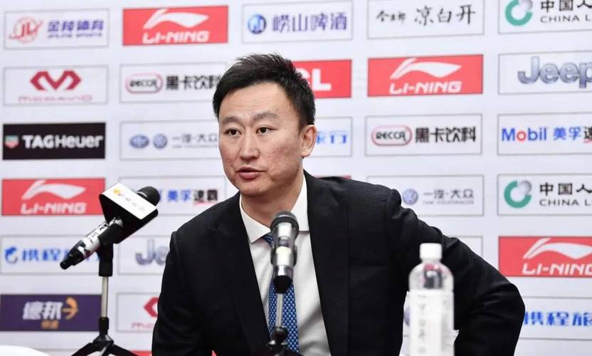 CBA青岛男篮与刘维伟续约，争议少帅凭实力留任