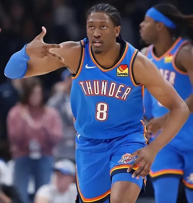 NBA 季后赛首轮落幕，库里高票领先成最佳球员热门人选