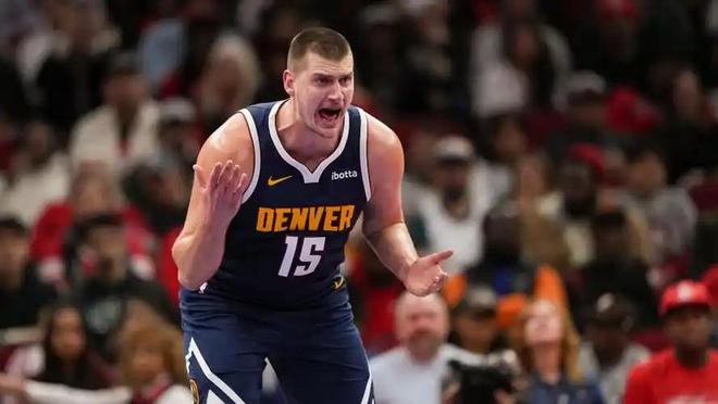 NBA 季后赛首轮落幕，库里高票领先成最佳球员热门人选