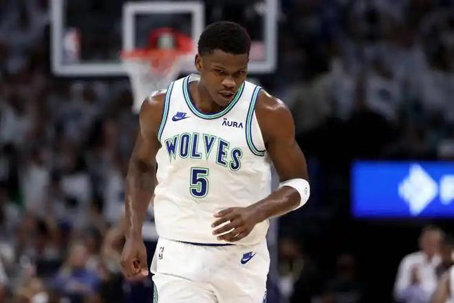 NBA 季后赛首轮落幕，库里高票领先成最佳球员热门人选