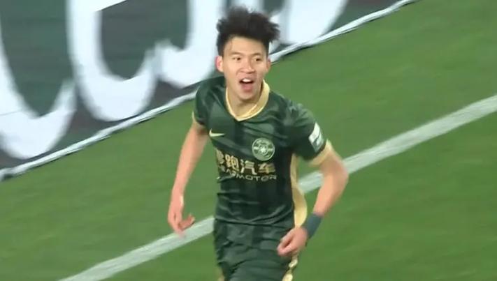 本赛季中超三分之一赛程，18岁王钰栋成单场梅开二度最年轻球员