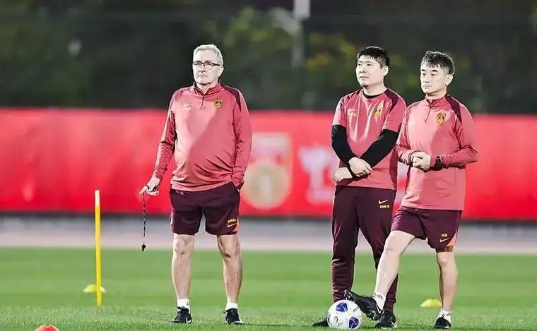 距18强赛重启还有一月，伊万科维奇考察球员备战最后两轮