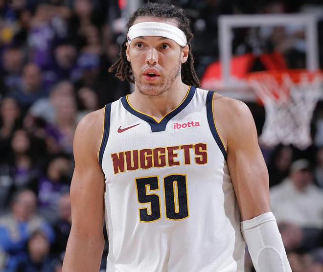 NBA季后赛掘金队困境中约基奇如蝙蝠侠，谁是那罗宾？穆雷曾是热门