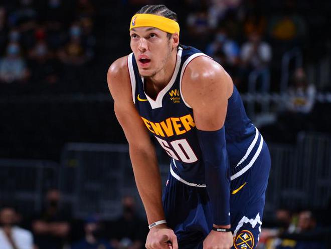NBA季后赛掘金队困境中约基奇如蝙蝠侠，谁是那罗宾？穆雷曾是热门