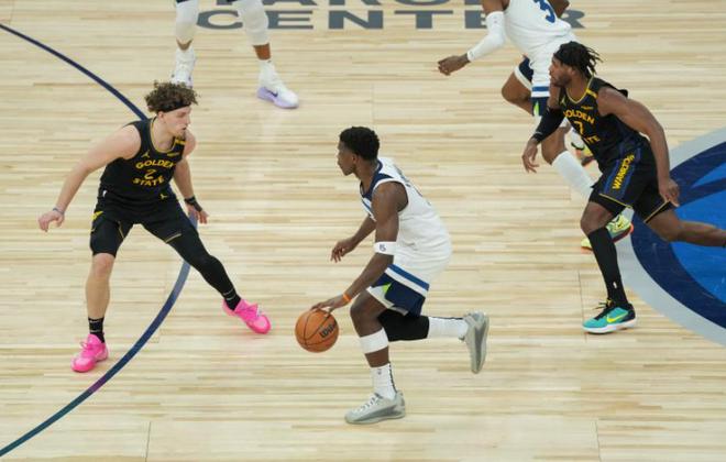 NBA 季后赛首轮东西部格局迥异，西部半决赛首战森林狼主场落败