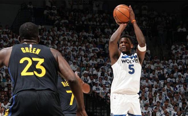 NBA 季后赛首轮东西部格局迥异，西部半决赛首战森林狼主场落败
