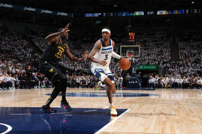 NBA季后赛：森林狼先惊艳后折戟，西部半决赛首战主场落败