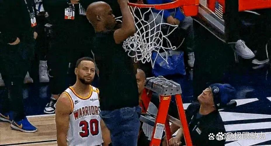 NBA西部半决赛G1：勇士客场胜森林狼，库里与双塔成焦点