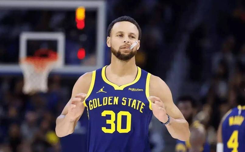5月7日NBA季后赛次轮G1：勇士胜森林狼，库里左腿筋拉伤退赛