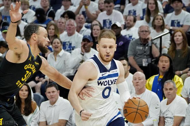 NBA 季后赛第二轮焦点战：金州勇士客场大胜森林狼 1-0 领先