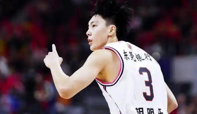 广东男篮赛季出局引震动，胡明轩遭质疑或面临离队交易传闻