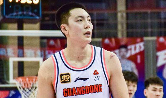 广东男篮赛季出局引震动，胡明轩遭质疑或面临离队交易传闻