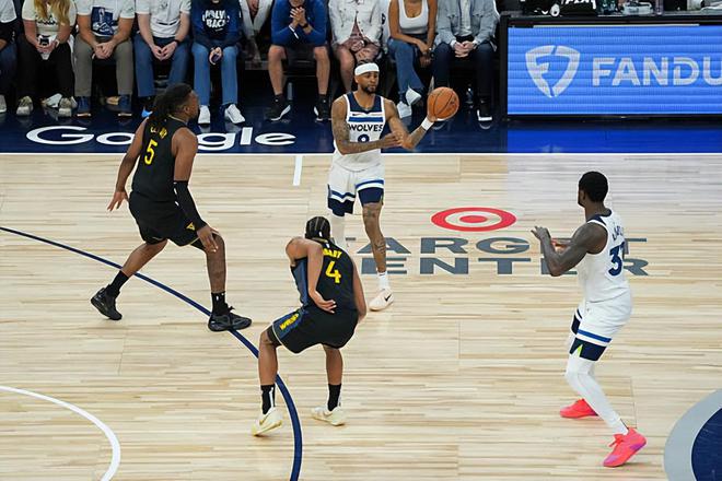 NBA 西部半决赛 G1：勇士以下克上，森林狼尼基尔-亚历山大-沃克表现惨不忍睹