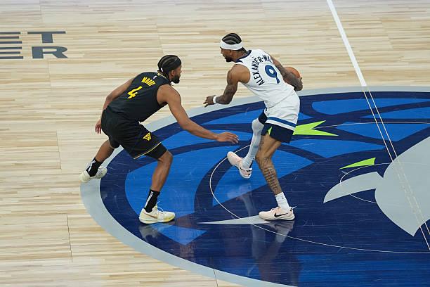 NBA 西部半决赛 G1：勇士以下克上，森林狼尼基尔-亚历山大-沃克表现惨不忍睹