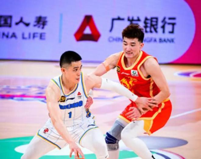 CBA总决赛G1北京胜广厦1-0领先，许利民布阵出色范子铭表现亮眼