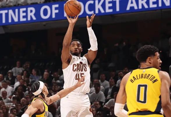 NBA 季后赛首轮湖火以下克上，次轮 4 组较量全部以下克上