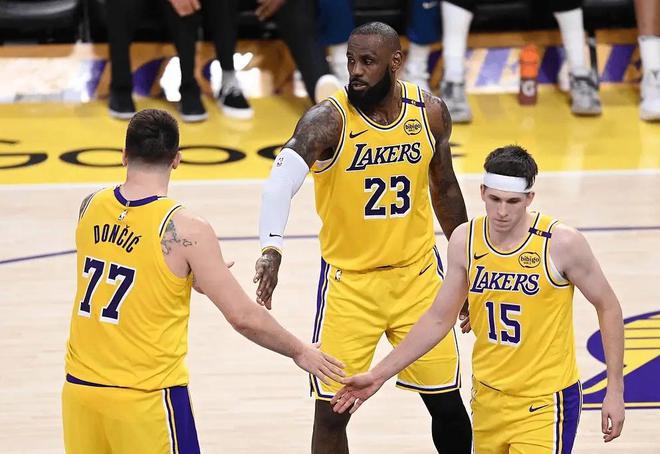 NBA 季后赛次轮形势爆冷，森林狼与勇士对决出人意料