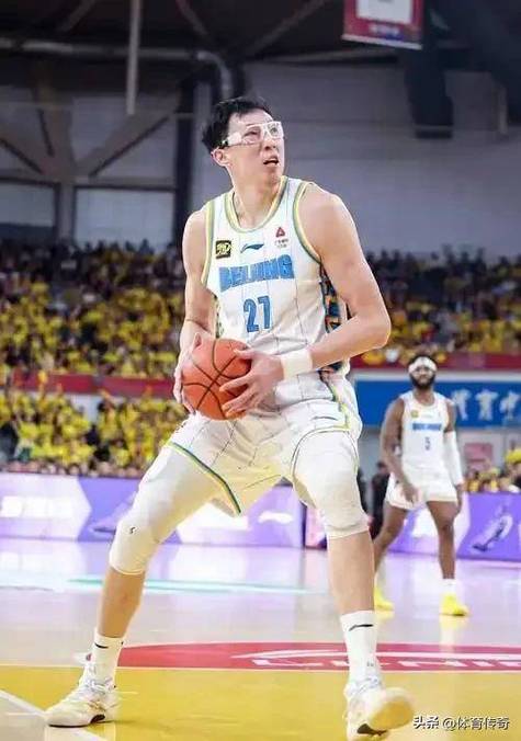 CBA总决赛首战北京胜广厦夺开门红，周琦价值尽显