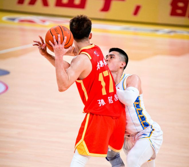 CBA 孙铭徽国际赛场现原形，总决赛 G1 成广厦输球罪人