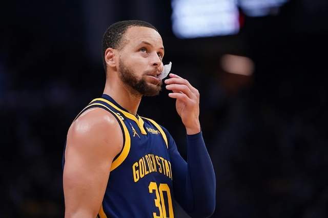 5月7日NBA季后赛次轮G1库里左腿筋拉伤，至少缺席一周