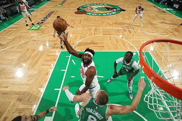 NBA东部半决赛G2：纽约尼克斯惊天逆转，米切尔-罗宾逊表现亮眼