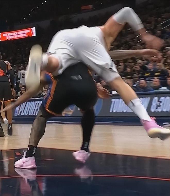 北京时间5月8日NBA赛场：约基奇三节32分钟六犯罚下，雷霆领先48分
