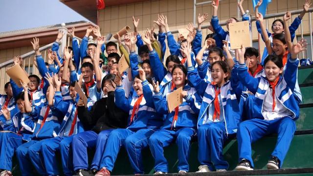 4月30日！奔跑吧·少年2025年阿克苏地区第二届中小学生运动会足球比赛决赛圆满收官
