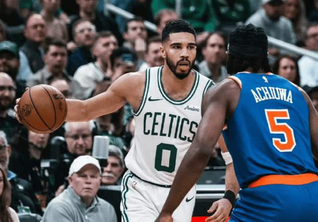NBA 季后赛尼克斯客场 20 分大逆转，两场比赛惊人相似