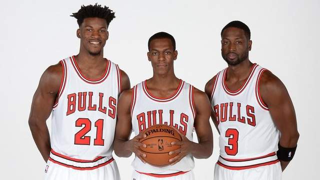 NBA 季后赛尼克斯客场 20 分大逆转，两场比赛惊人相似