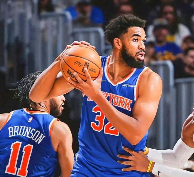 NBA 季后赛尼克斯客场 20 分大逆转，两场比赛惊人相似