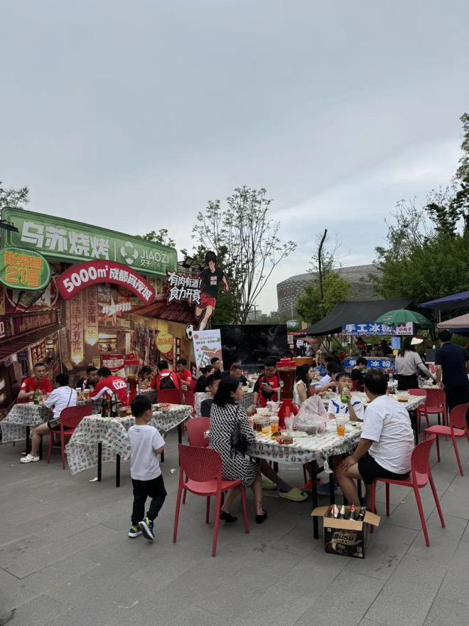 中超焦点战成都蓉城主场激战，金牛区番喜集打造观赛消费盛宴