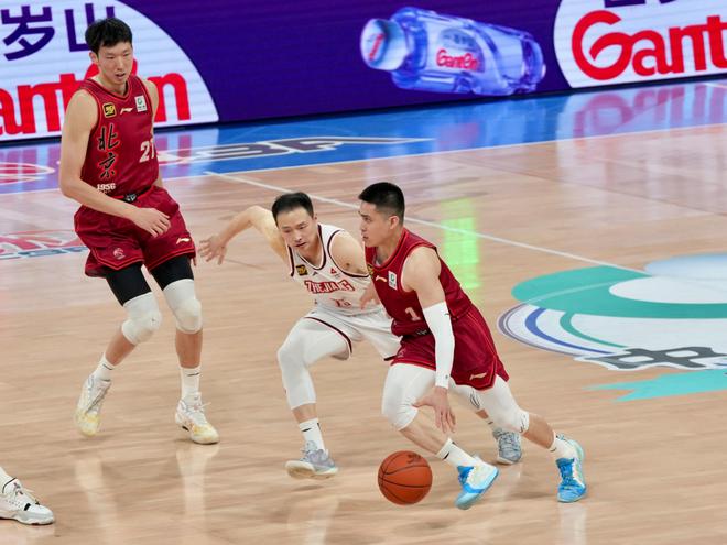 杨鸣与杜锋本赛季征程结束，为何遭球迷质疑执教能力？