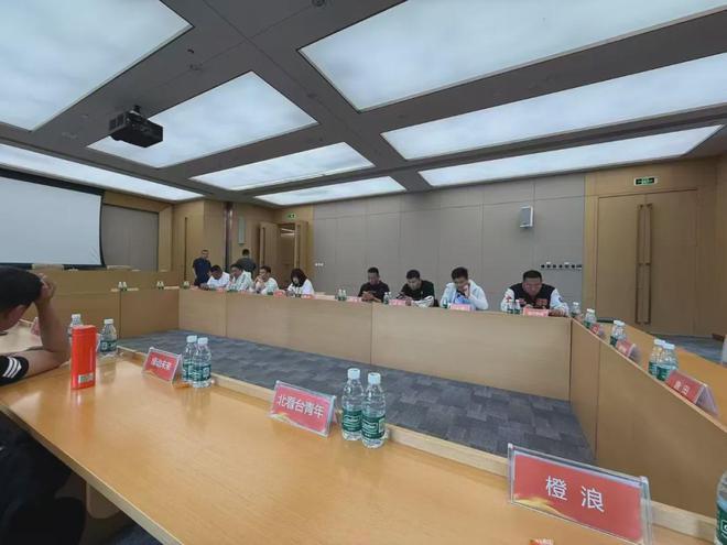 山东泰山队连续组织球迷开会，力挺崔康熙否认欠薪传闻