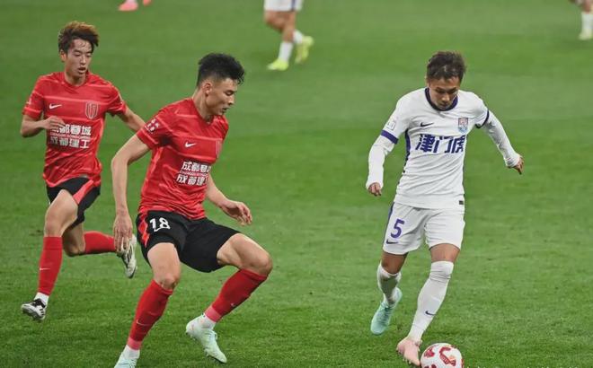 中超前 11 轮战罢成都蓉城屈居第 2，韩鹏飞出场难因自身及新援