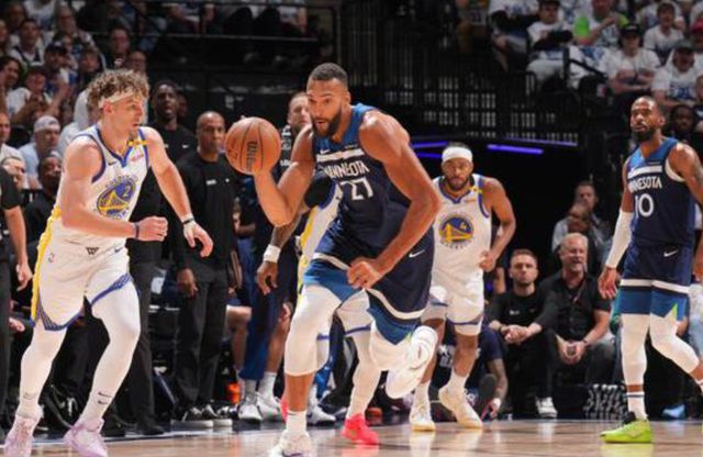 5月9日NBA季后赛西部焦点战：森林狼主场大比分胜勇士扳平系列赛
