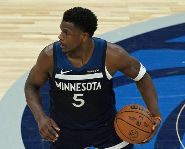 5月9日NBA季后赛西部焦点战：森林狼主场大比分胜勇士扳平系列赛
