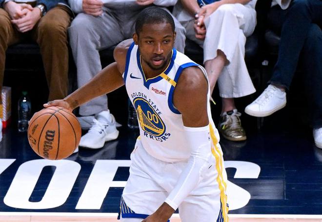 NBA 西部季后赛：森林狼与勇士激战，库里伤退局势胶着
